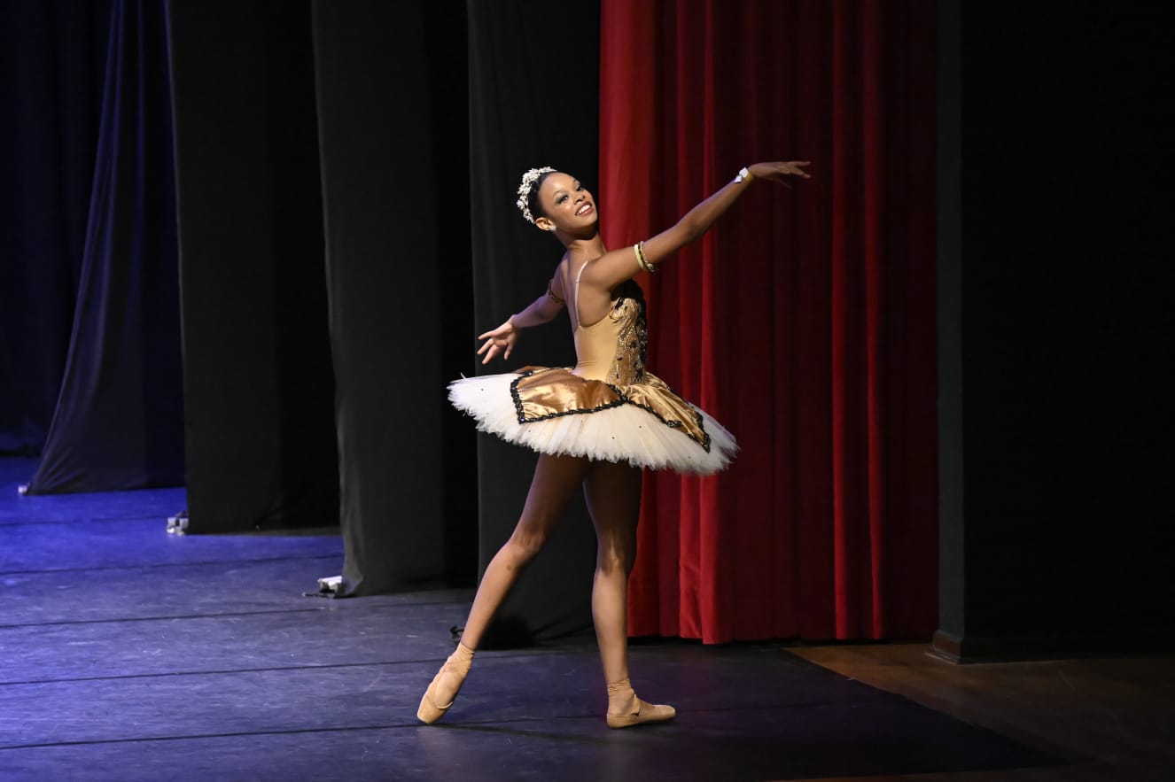Gabriella Assis - Performance 4